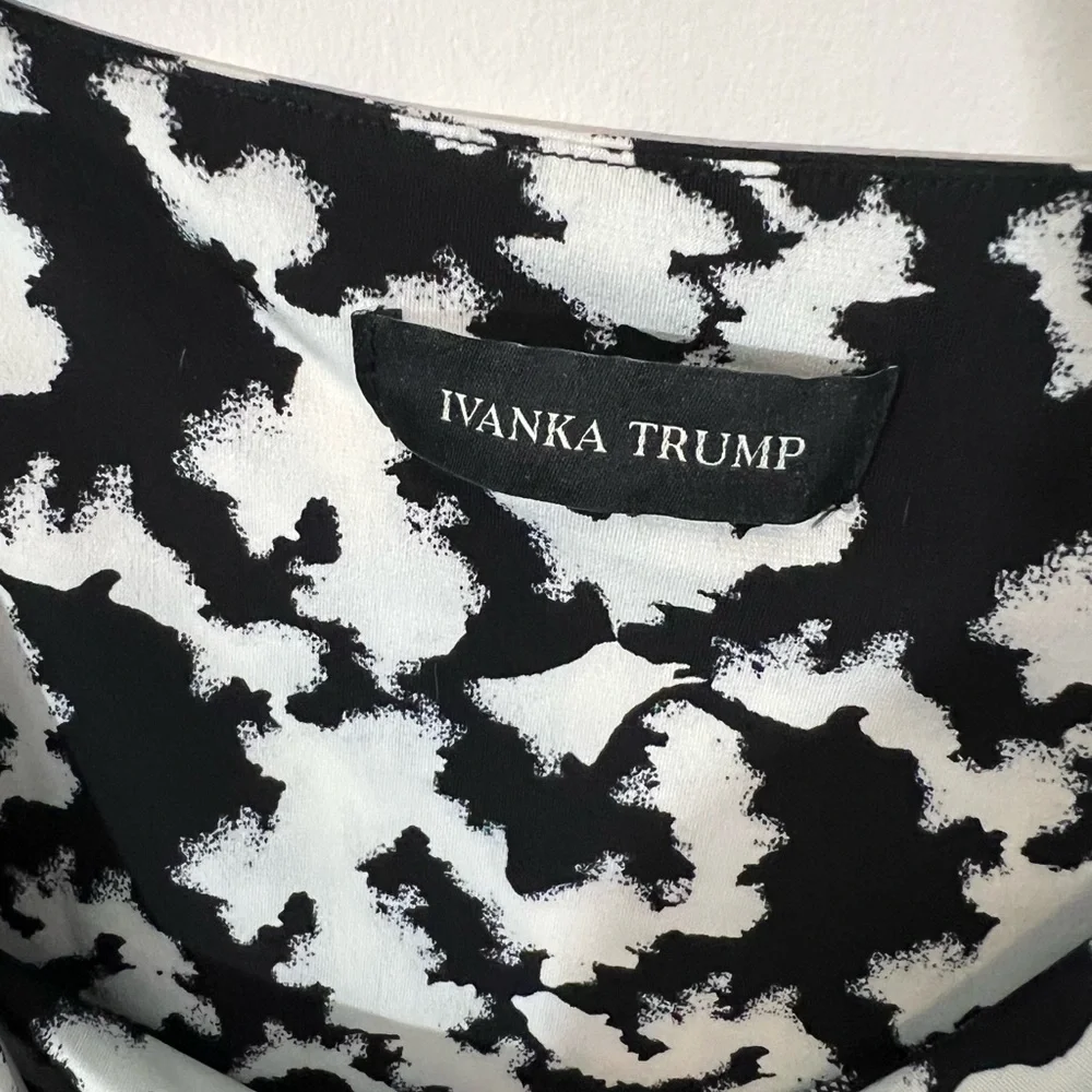 NWT Ivanka Trump Monochrome Patterned Blouse - Picture 3 of 5